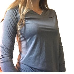 Women’s Nike dri fit gray fitted long sleeve shirt